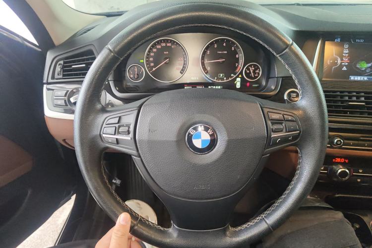 Used BMW 5 Series 2014 525Li Leading Model
