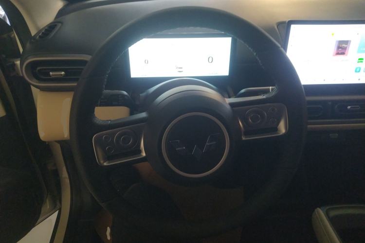 Used Wuling Bingo PLUS 2024 330 km Range Five-Seater Version
