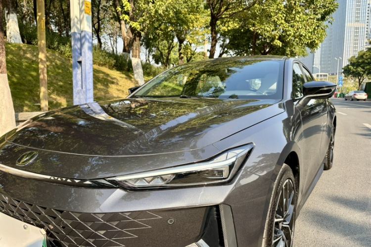 Used Changan UNI-V iDD 2024 Blue Whale Smart Electric iDD 136km ZhiKu Model