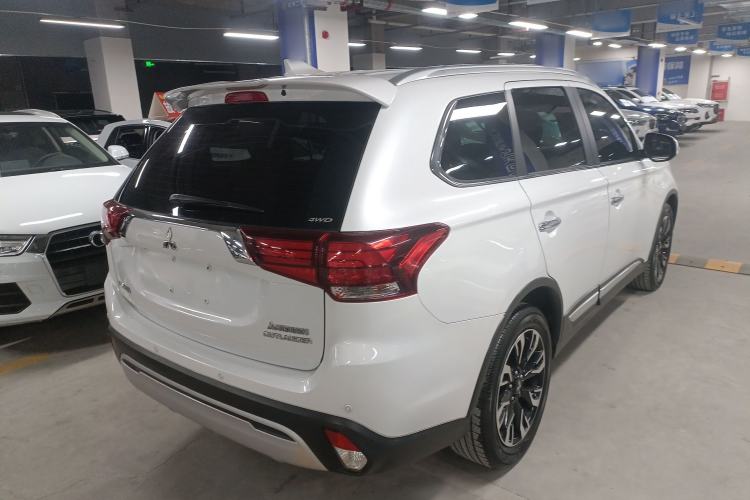 Used Mitsubishi Outlander 2020 2.4L 4x4 Zhi Xiang Edition 7-Seater