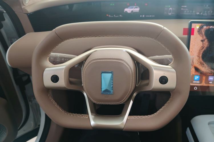 Used  07 2024 Ultra All-Electric Four-Wheel Drive