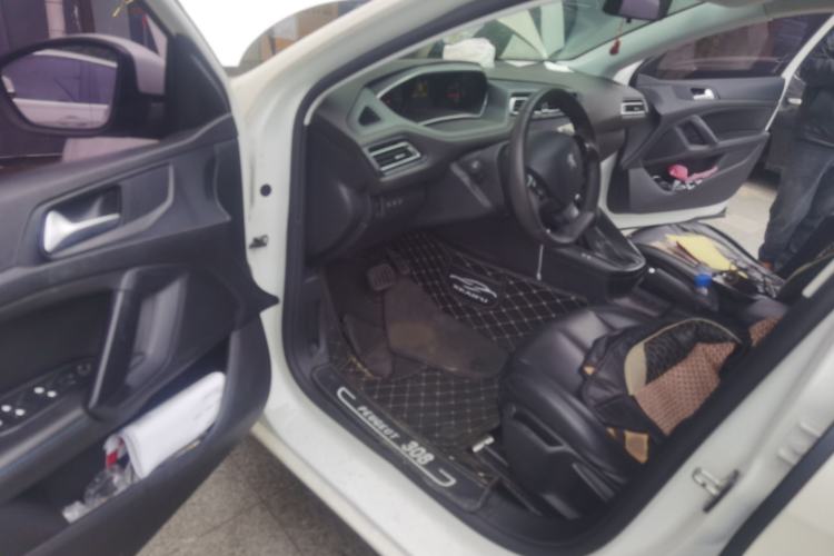 Used Peugeot 308 2016 1.6L Automatic Fashion Edition
