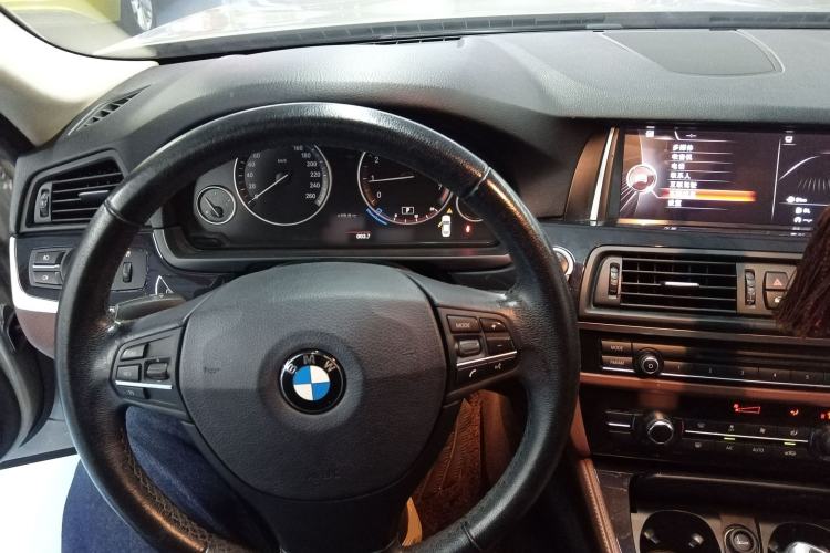 Used BMW 5 Series 2014 520Li Elegant Model
