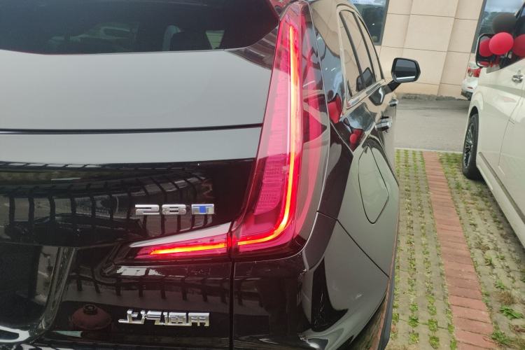 Used Cadillac XT4 2024 28T Two-Wheel-Drive Luxury Version