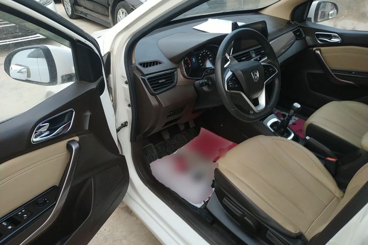 Used Baojun 310W 2017 1.5L Manual Fashion Model China V