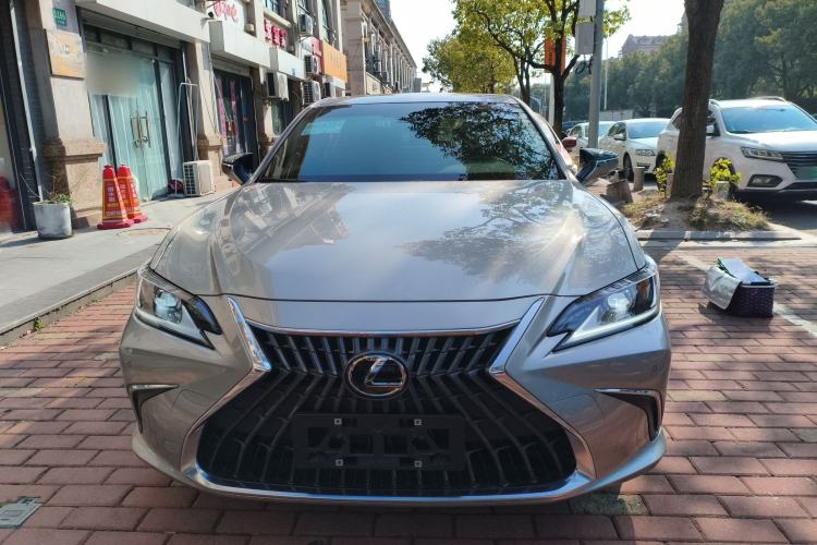 Used Lexus ES 2022 300h Excellence Edition
