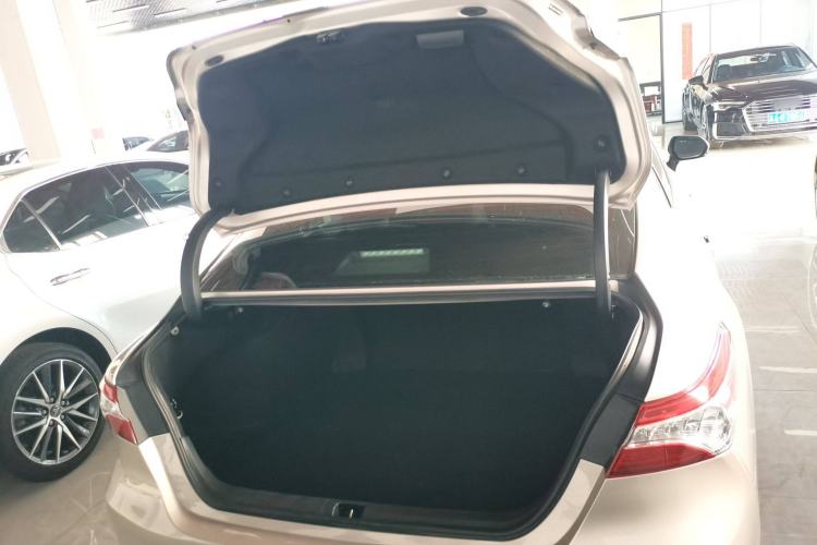 Used Toyota Camry 2021 2.0G Luxury Edition
