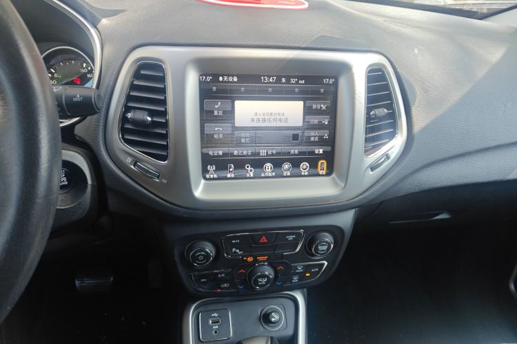 Used  Compass 2017 200T Automatic Family Edition