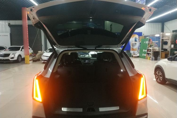 Used Cadillac XT5 2017 Anniversary Edition 25T Luxury Model
