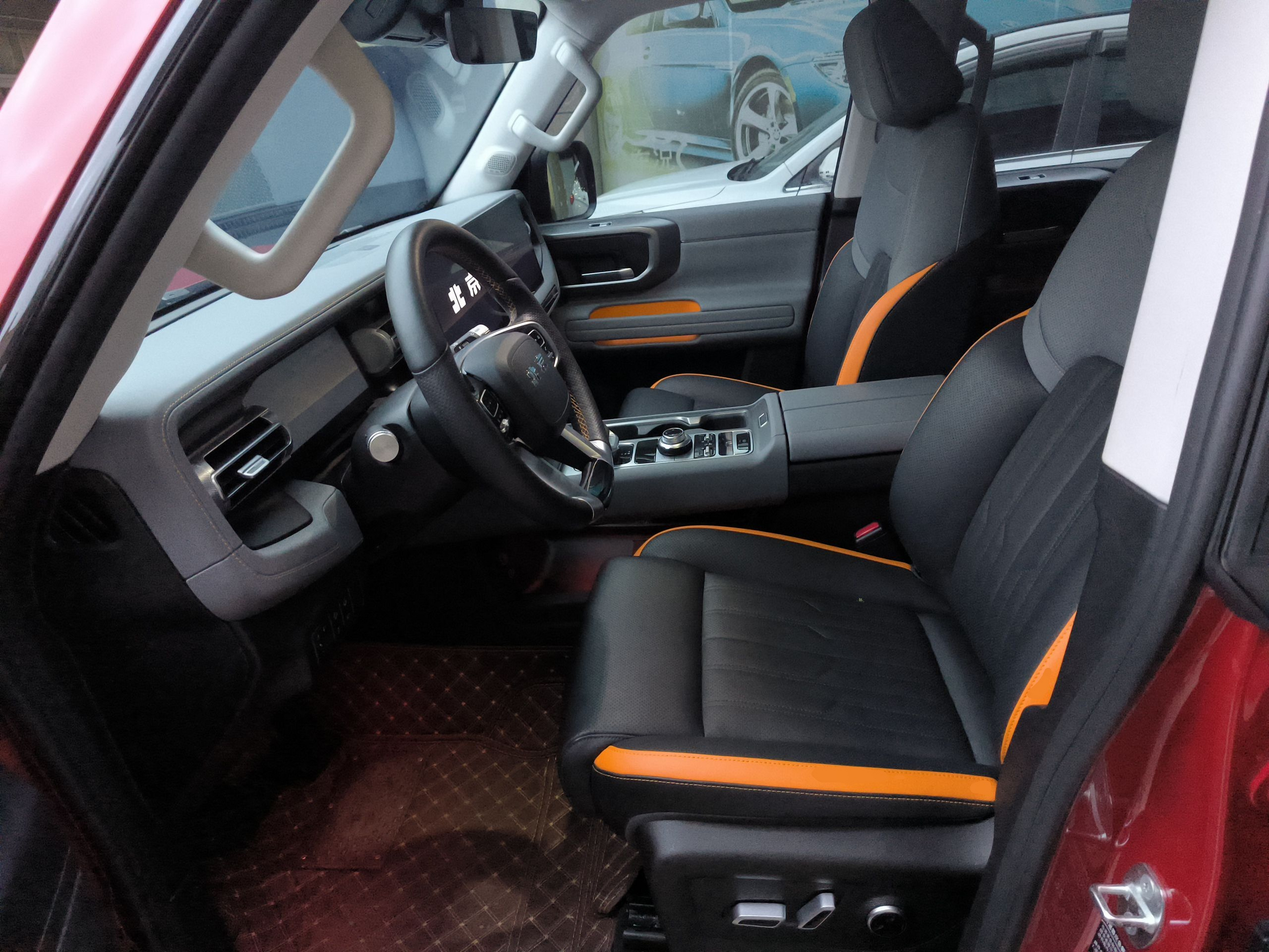 المقاعد الأمامية داخل السيارة