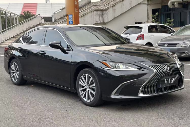 Used Lexus ES 2018 260 Excellence Edition China VI Standard
