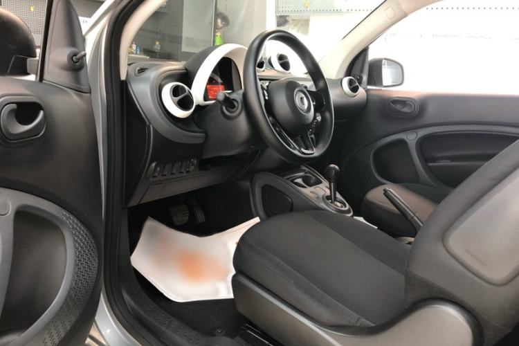 Used  fortwo 2015 1.0L 52 kW hardtop Dynamic version
