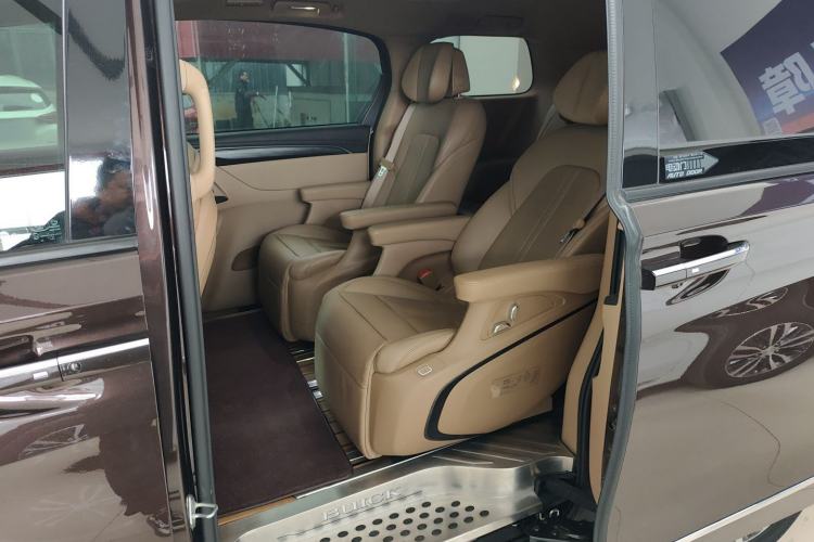 Used Buick GL8 2021 ES Landtrek 653T Luxury Model
