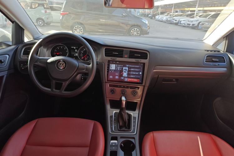 Used Volkswagen Golf 2016 1.6L Automatic Fashion Model
