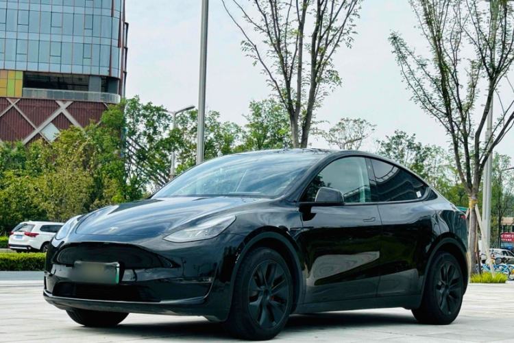 Used Tesla Model Y 2023 Long-Range All-Wheel-Drive Version
