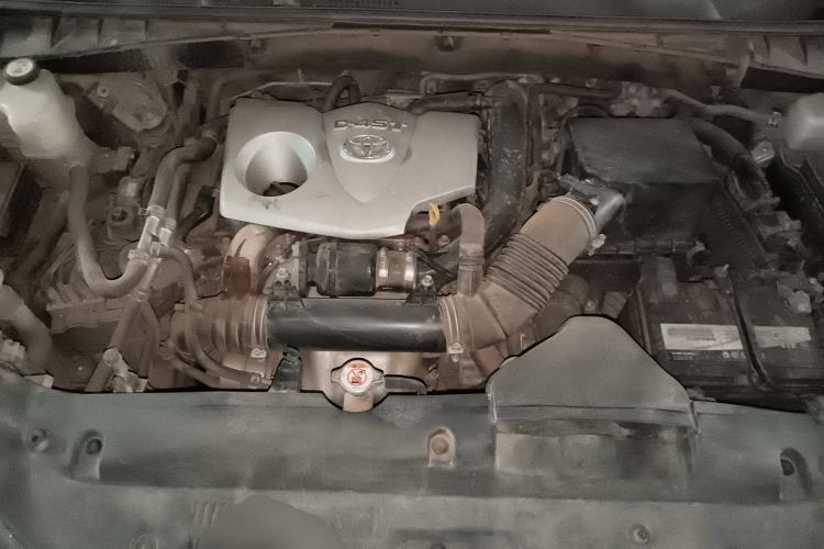 Used Toyota Highlander 2018 2.0T Two-Wheel-Drive Luxury Edition 7 Seats Emission Standard China V
