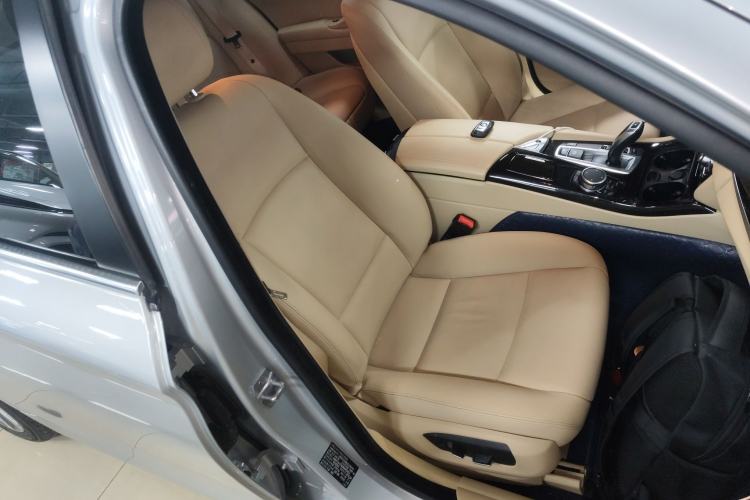 Used BMW 5 Series 2014 528Li Leading Model
