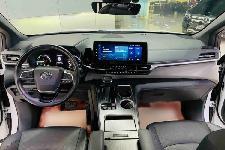 Used Toyota Granvia 2022 2.5L Hybrid Prestige Edition