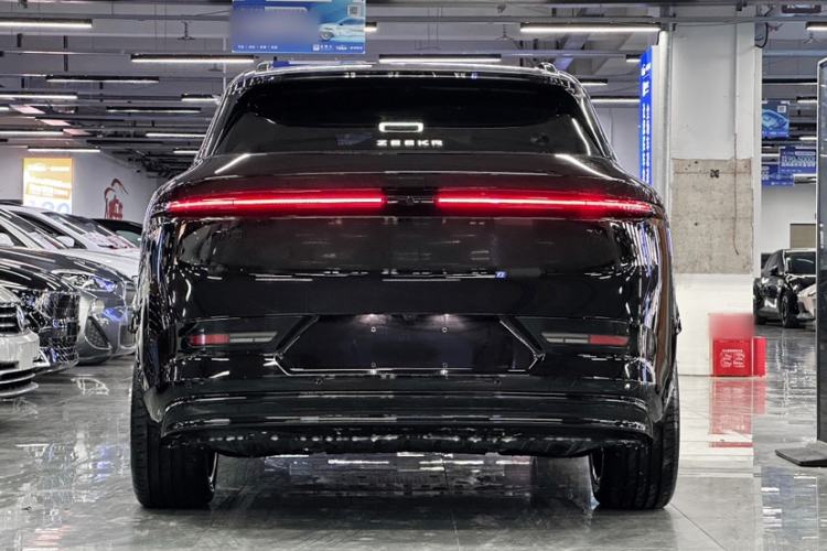 Used Zeekr 7X 2025 100 kWh Long-Range Rear-Wheel Drive with Intelligent Driving Features
