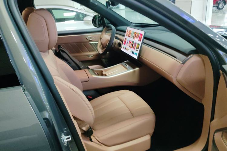 Used ONVO Luxeed L90 2025 Model—Ultra Six-Seater Version