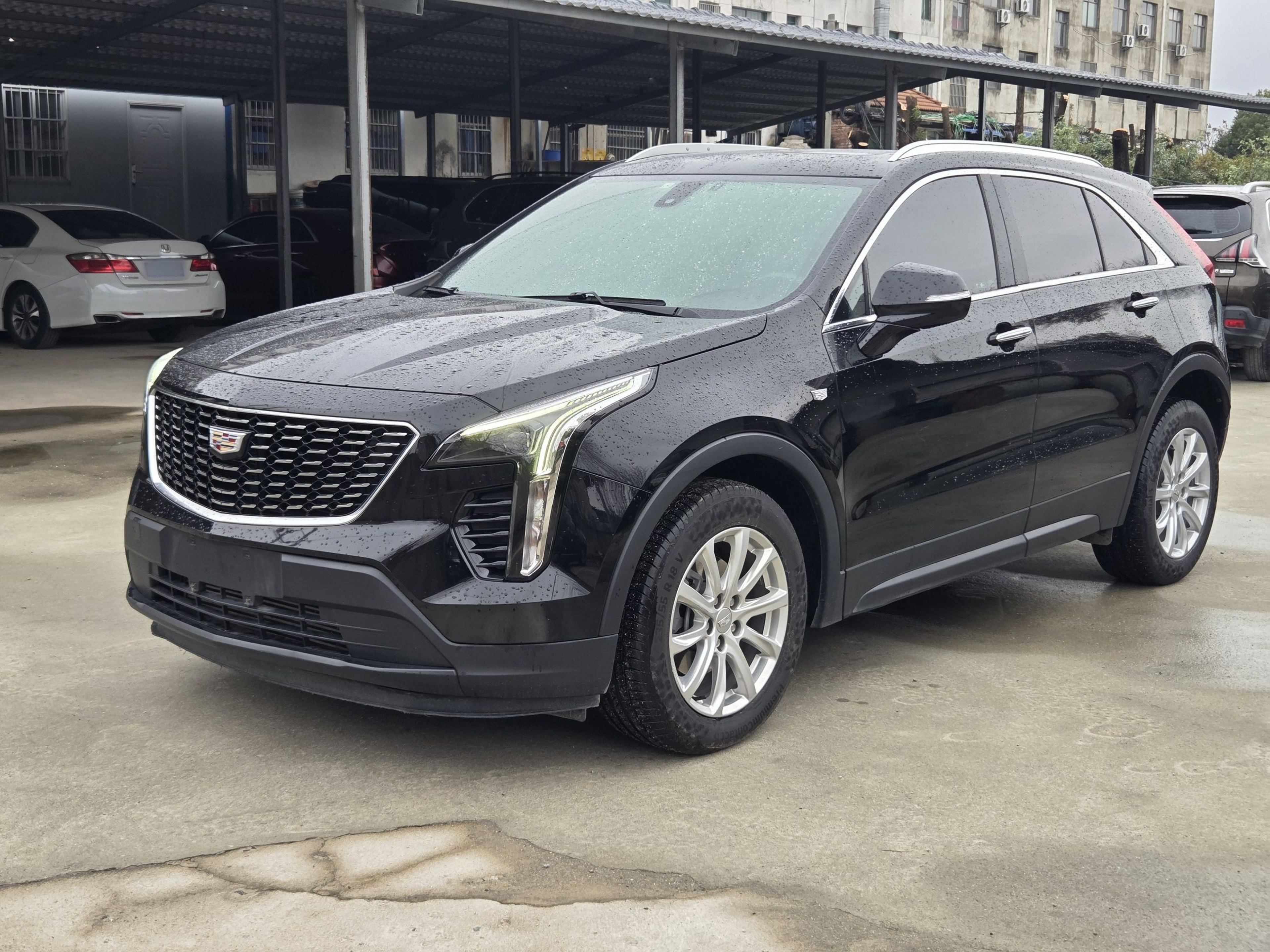 Под передней частью автомобиля