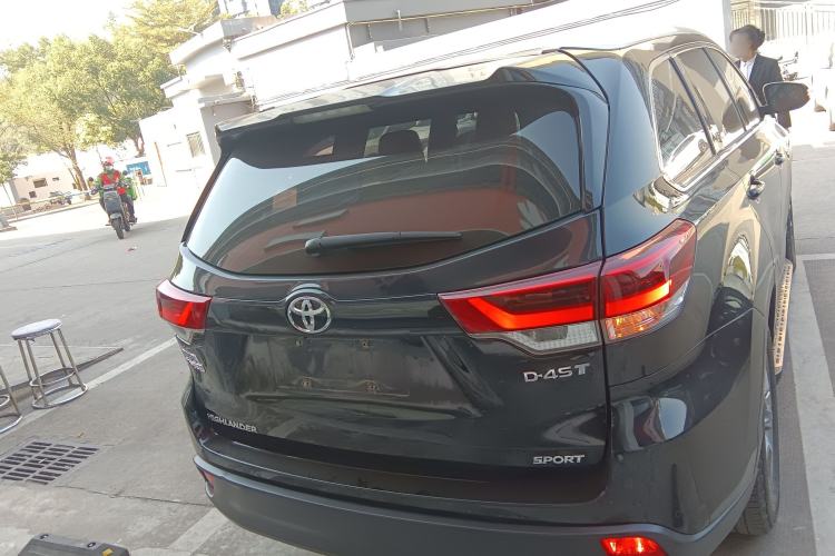 Used Toyota Highlander 2018 2.0T Two-Wheel-Drive Luxury Edition 7 Seats Emission Standard China V
