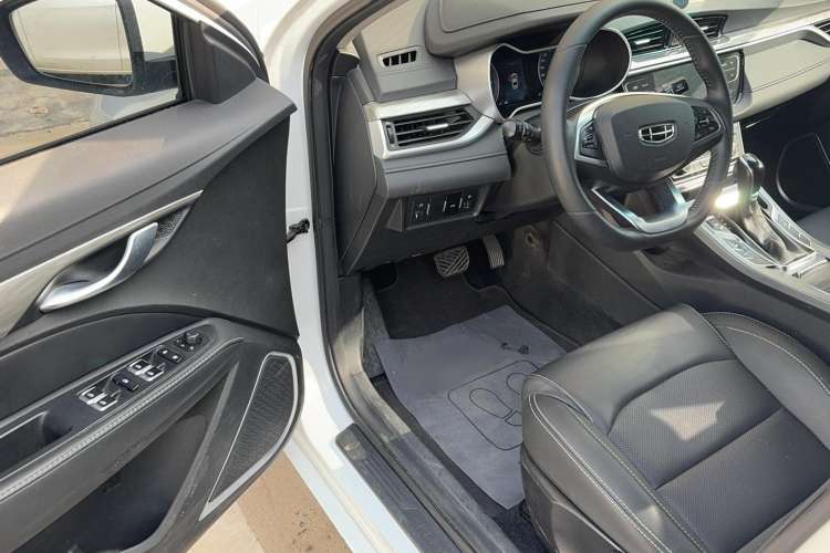 Used Geely Auto Emgrand 2019 Leading Edition 1.5L CVT Luxury Model China VI Standard
