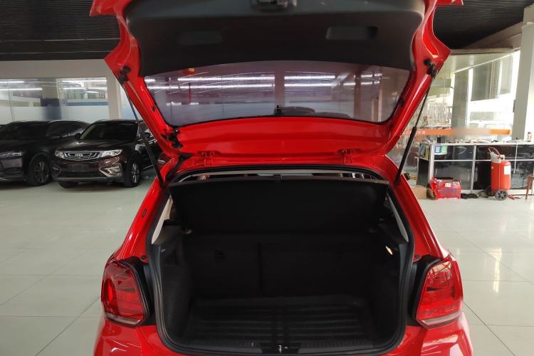 Used Volkswagen Polo 2016 1.6L Automatic Comfort Model