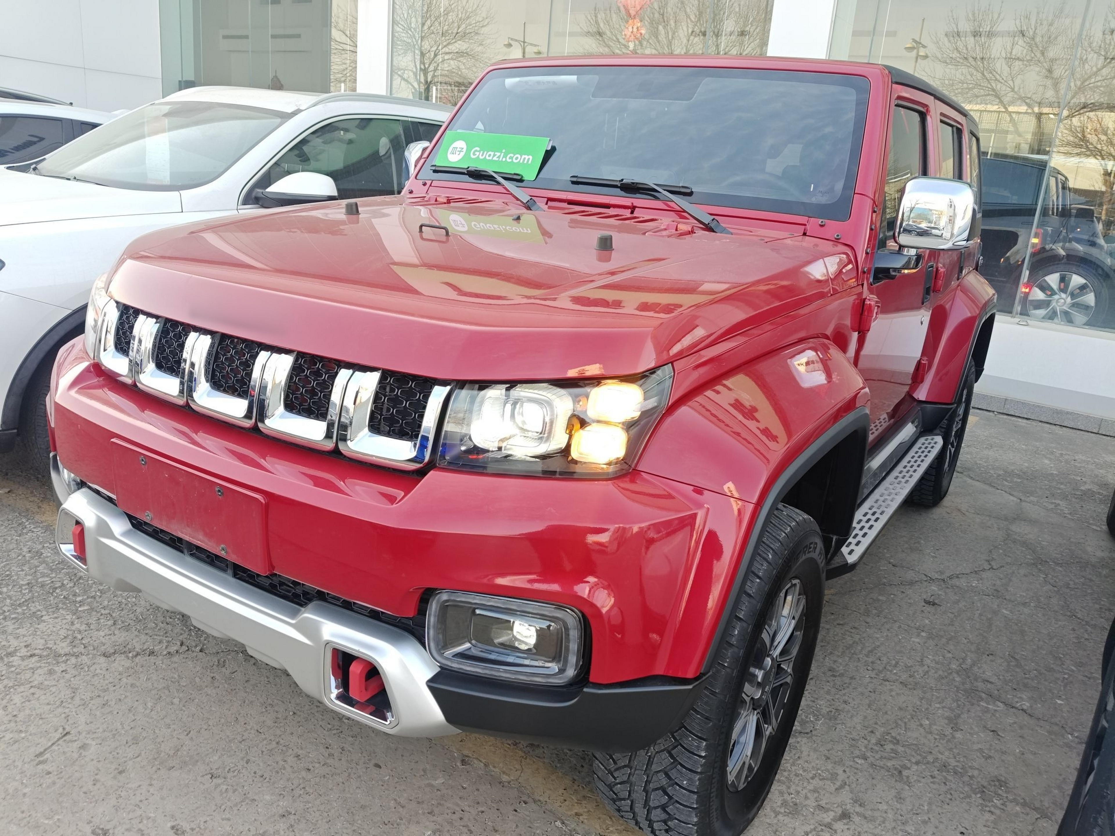 تحت مقدمة السيارة