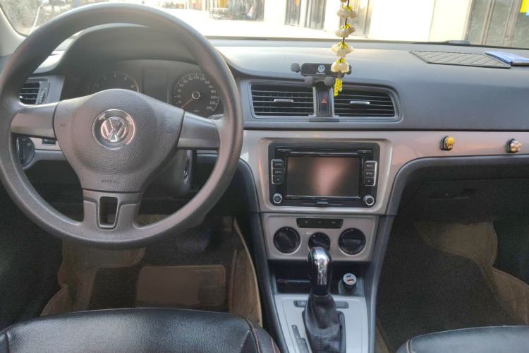 Used Volkswagen Gran Lavida 2013 1.6L Automatic Fashion Model