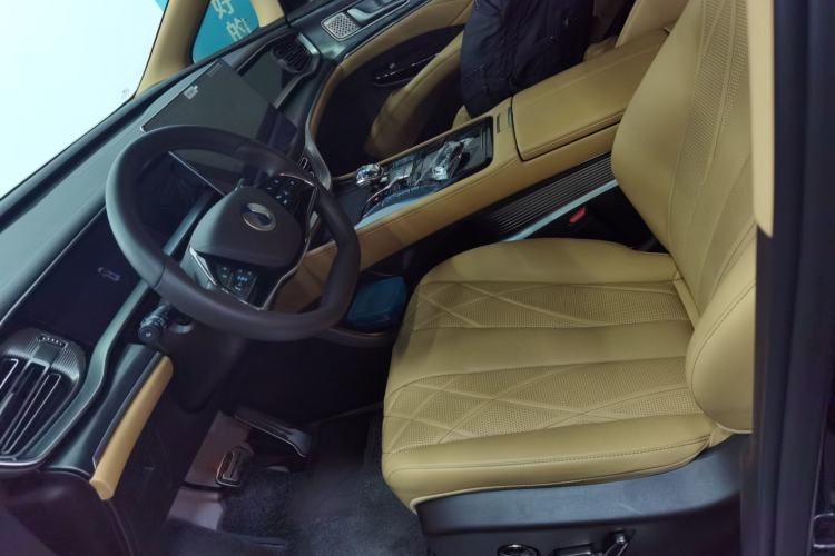 Used Denza D9 2025 DM-i Smart Drive 1100 Luxury Model