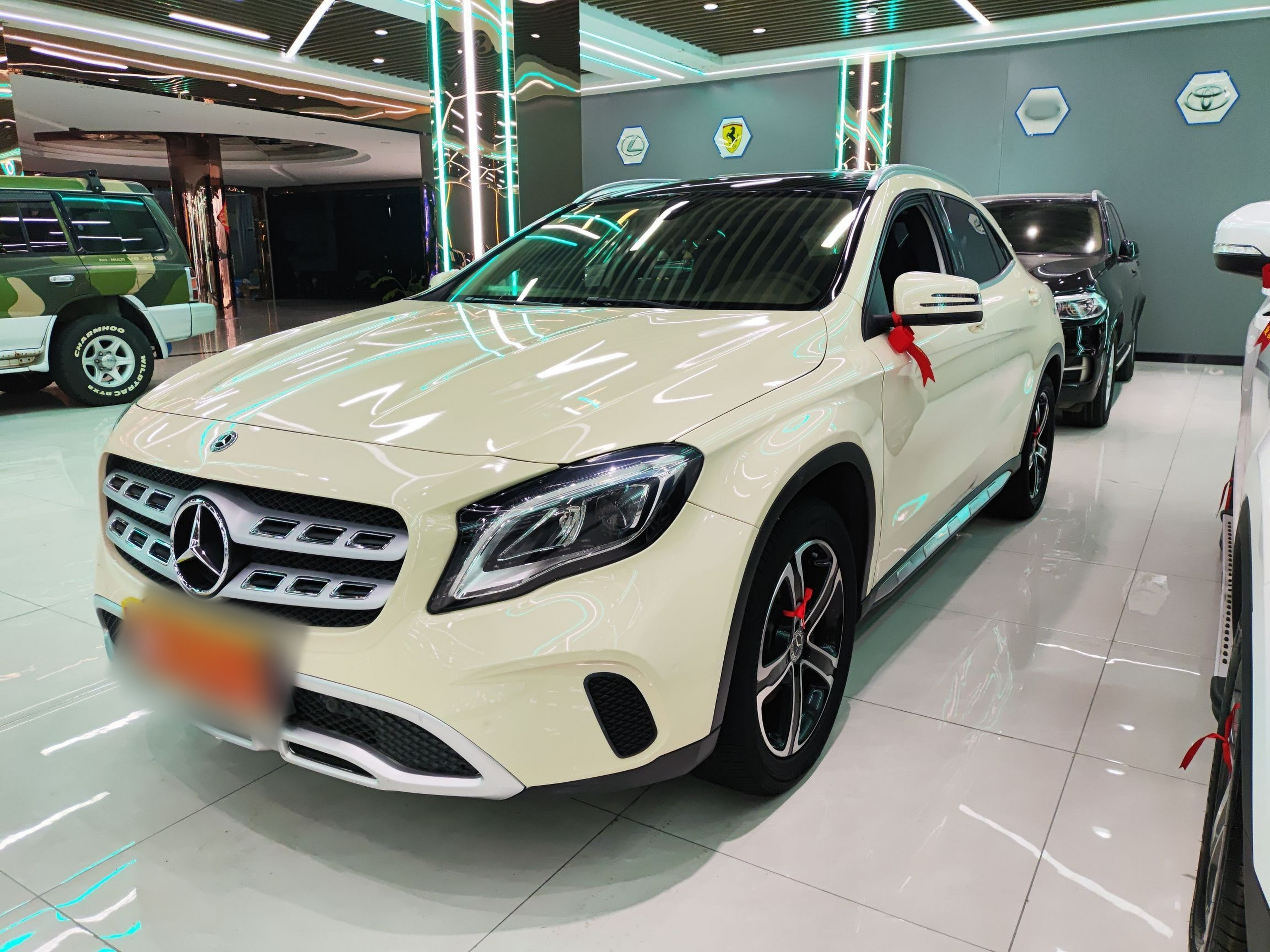 تحت مقدمة السيارة