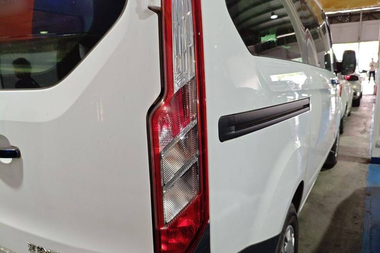 Used Ford Transit 2017 2.0T Gasoline Multi-Purpose Commercial Vehicle Short Wheelbase Low Roof China V Standard
