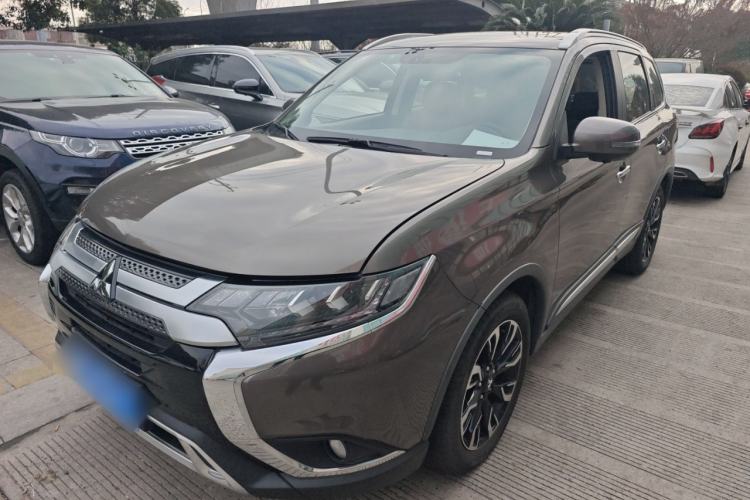 Used Mitsubishi Outlander 2019 2.4L 4x4 Zhi Xiang Edition 7 Seats China VI Standard