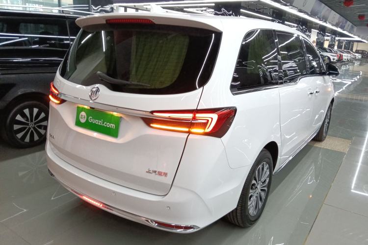 Used Buick GL8 2023 Facelifted Land Cruiser Executive Luxury Version
