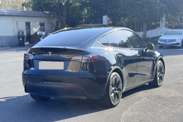 Used Tesla Model Y 2023 Long-Range All-Wheel-Drive Version
