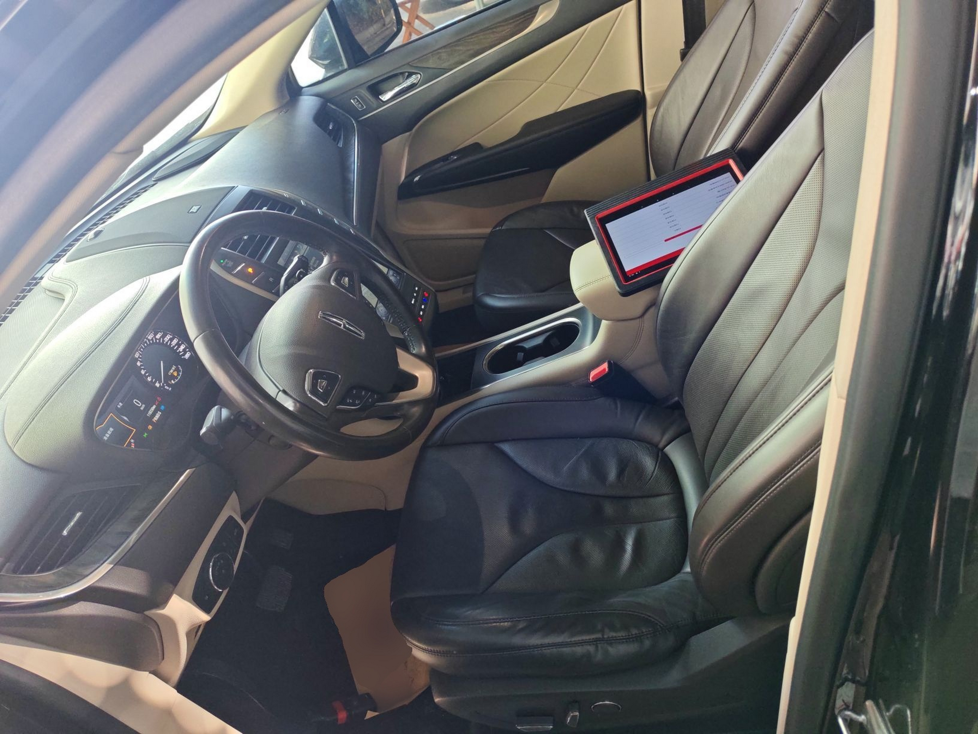 Переднее сиденье в автомобиле