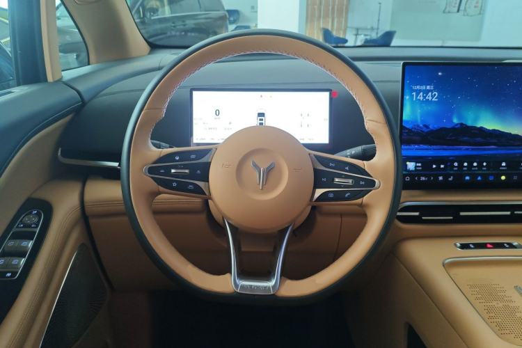 Used VOYAH Dream 2025 PHEV Four-Wheel Drive Prestige Kunpeng Edition
