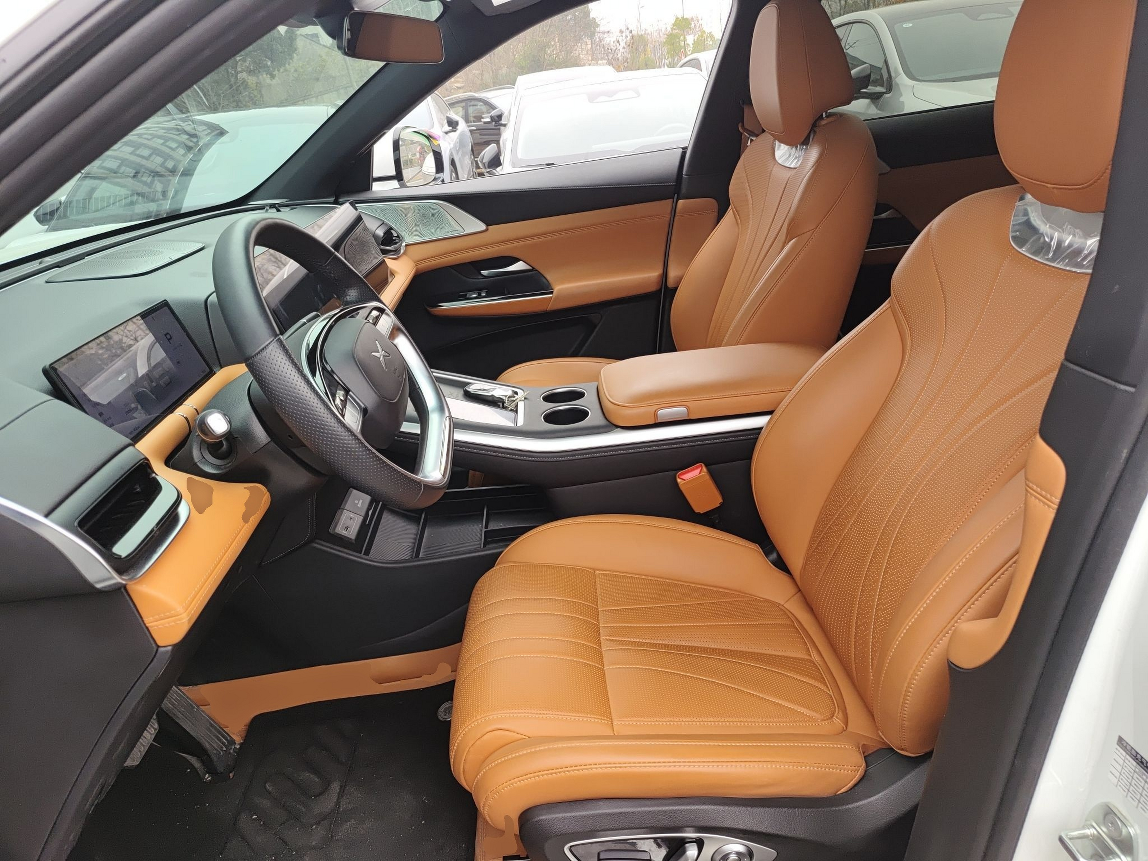 Переднее сиденье в автомобиле