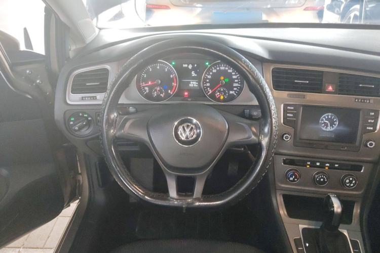 Used Volkswagen Golf 2016 1.6L Automatic Fashion Model
