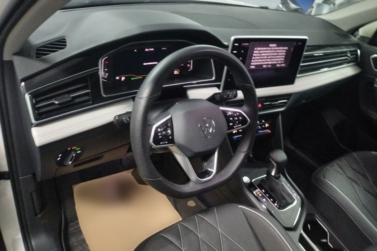 Used Volkswagen Tiguan L 2023 330TSI Automatic Two-Wheel Drive Smart Edition
