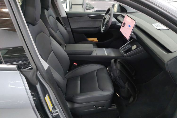 Used Tesla Model Y 2025 Rear-Wheel-Drive Version
