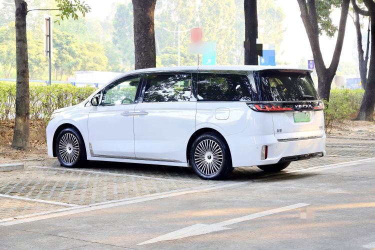 Used VOYAH Dream 2025 PHEV Four-Wheel Drive Prestige Kunpeng Edition
