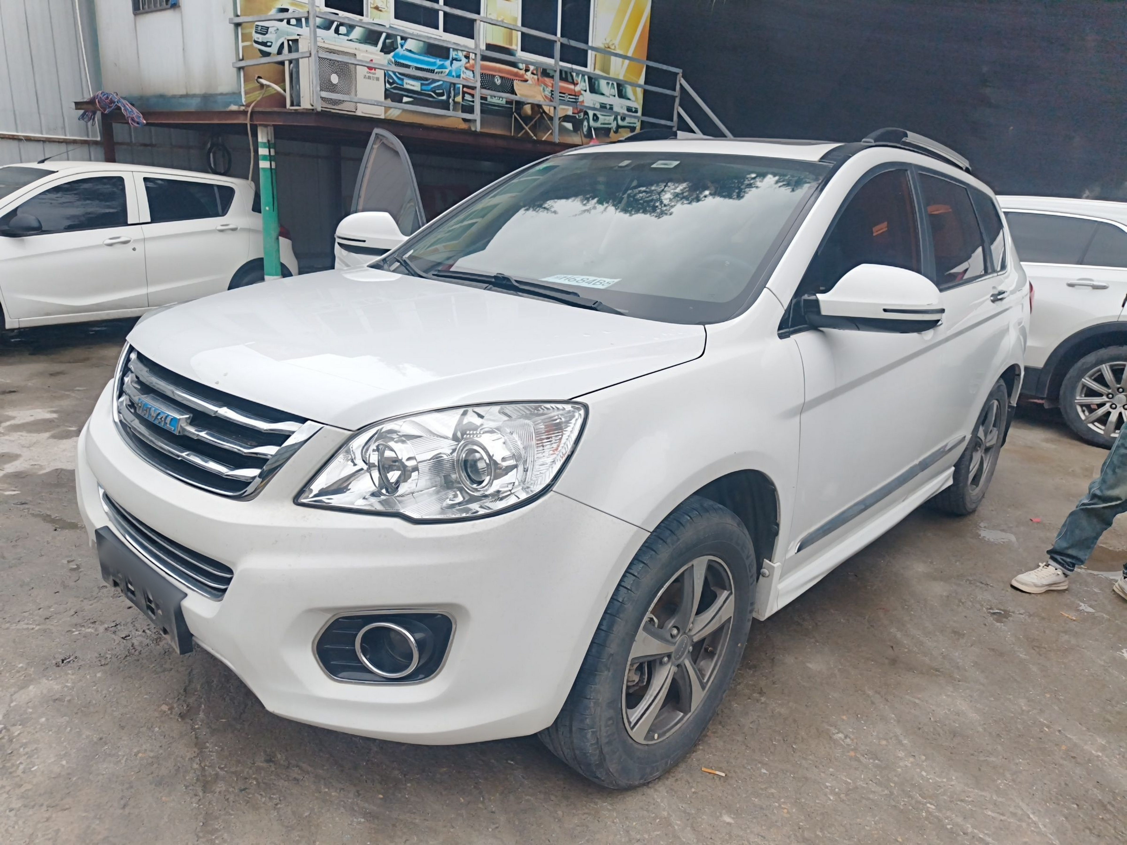 Под передней частью автомобиля