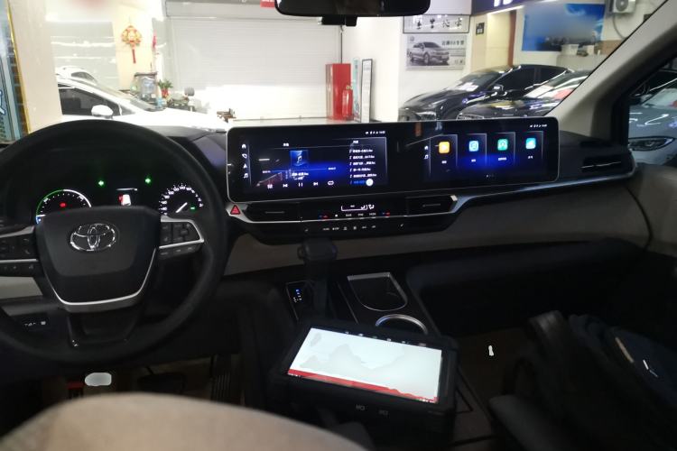 Used Toyota Sienna 2023 2.5L Hybrid Comfort Edition
