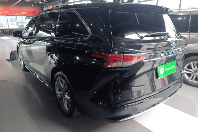 Used Toyota Sienna 2023 2.5L Hybrid Platinum Edition