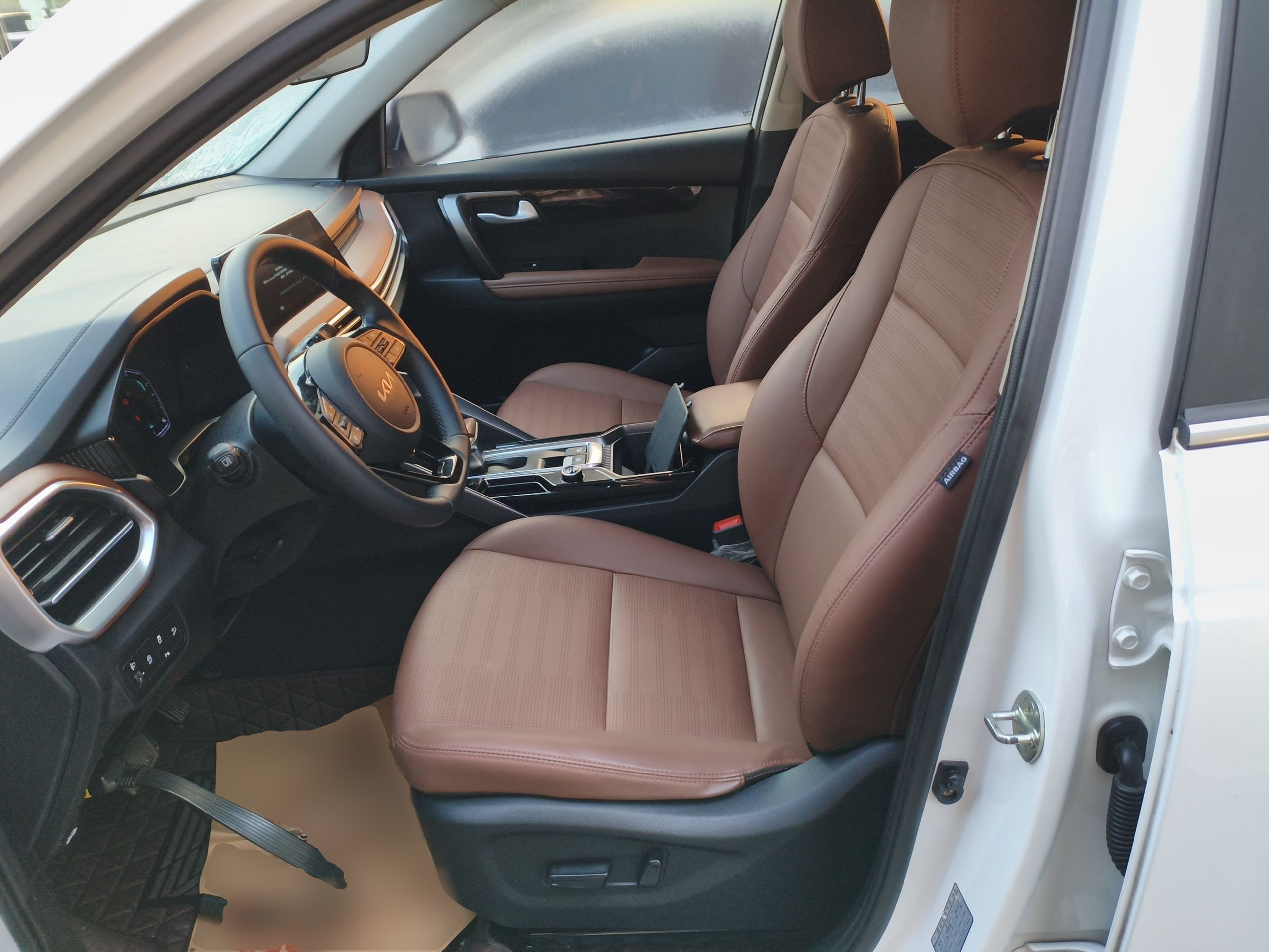 Переднее сиденье в автомобиле