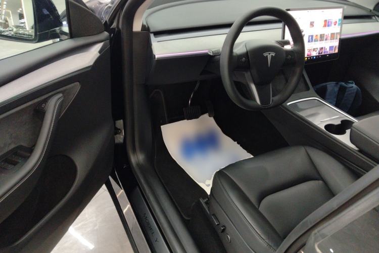 Used Tesla Model Y 2023 Rear-Wheel-Drive Version
