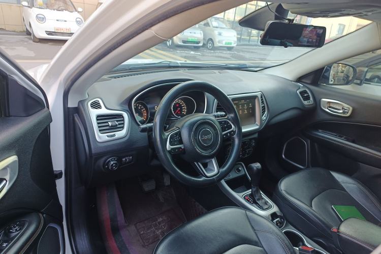 Used  Compass 2017 200T Automatic Family Edition
