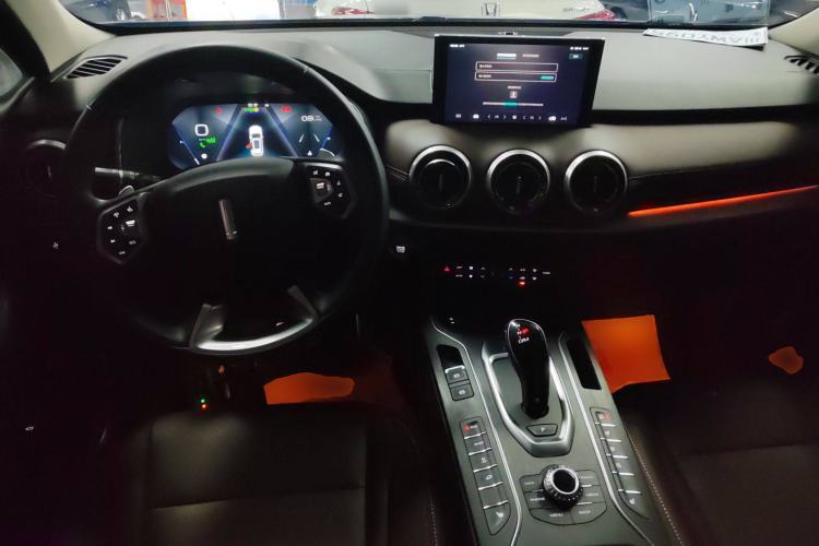 Used Wey VV6 2018 2.0T Two-Wheel-Drive Ultra-Luxury Version China V Standard
